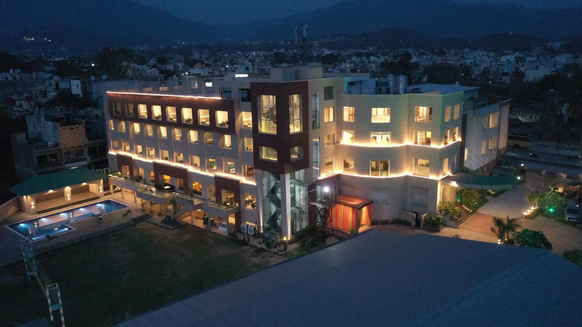 Hotel Classic Residency Kālka Exterior photo