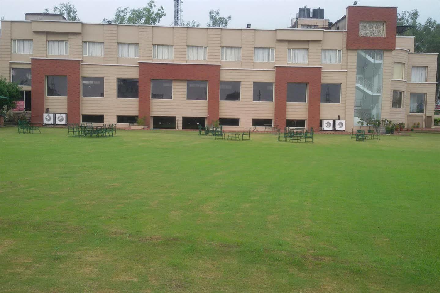 Hotel Classic Residency Kālka Exterior photo